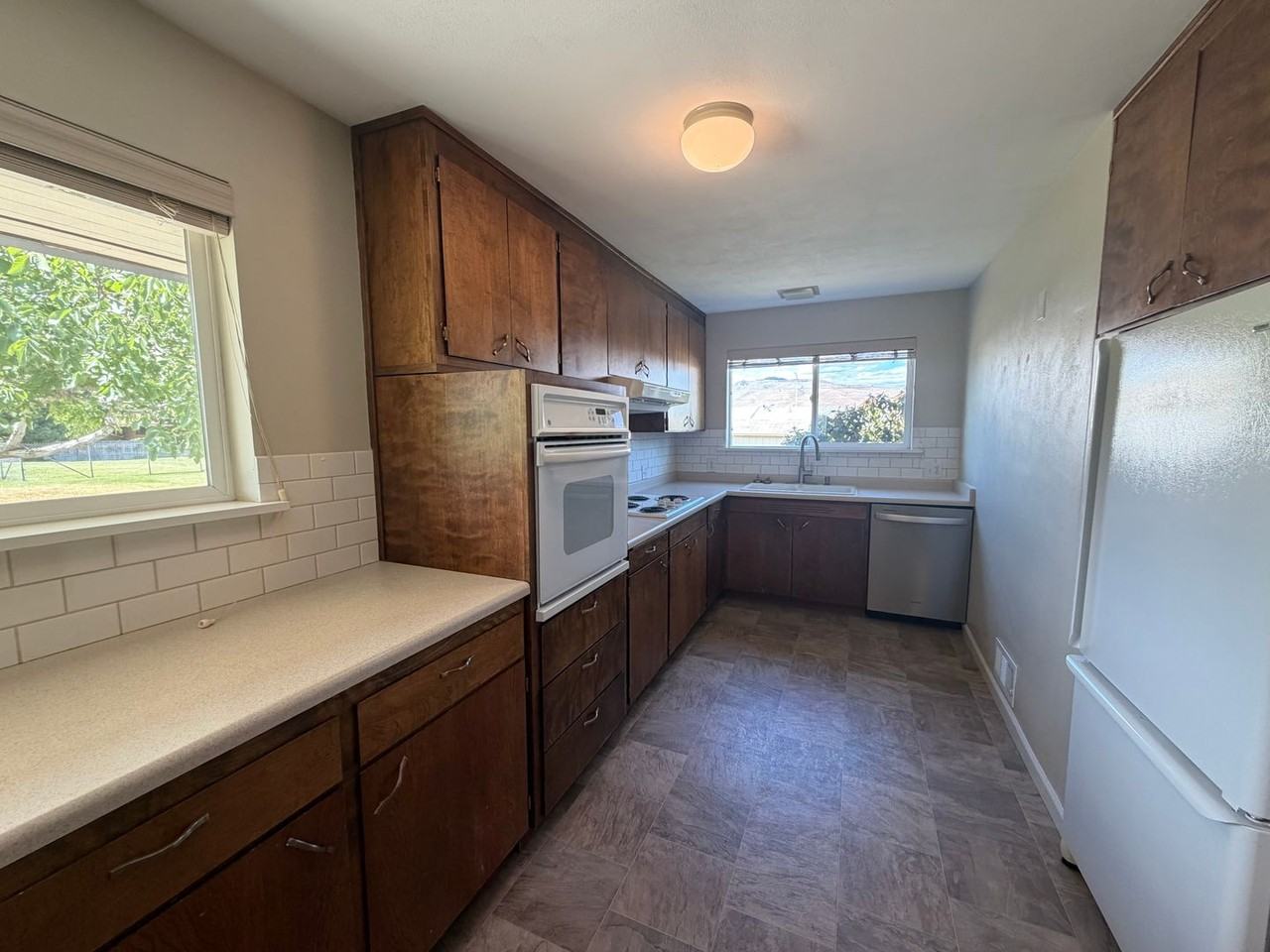 1018 Cypress Ln - Photo 3 of 23