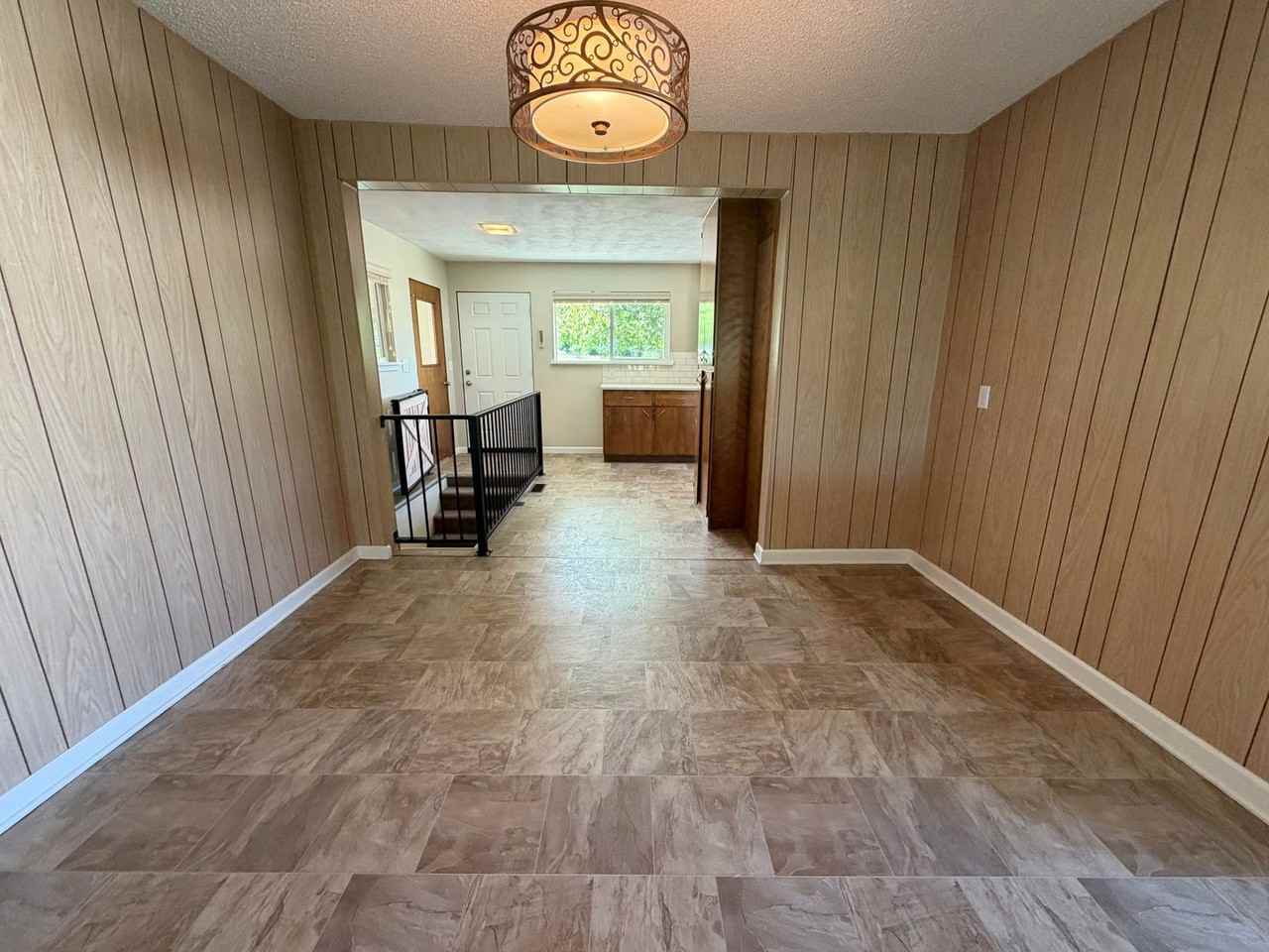 1018 Cypress Ln - Photo 7 of 23