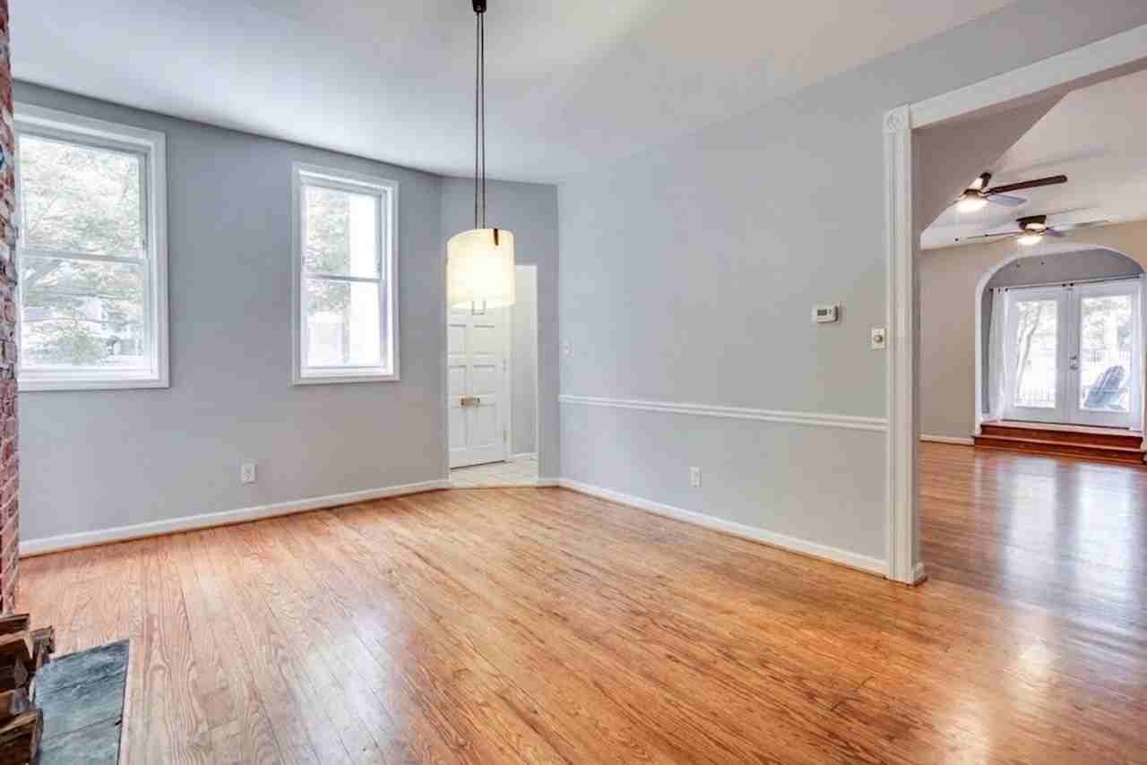 1200 D St Ne - Photo 3 of 16