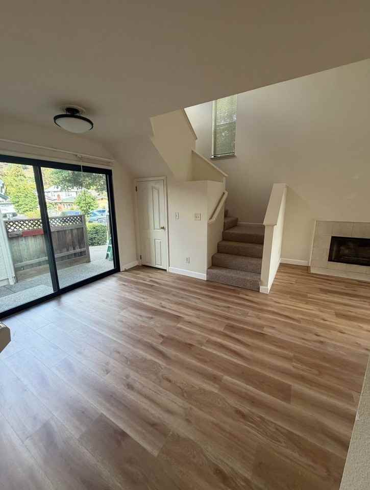 1502 Castro St - Photo 3 of 19