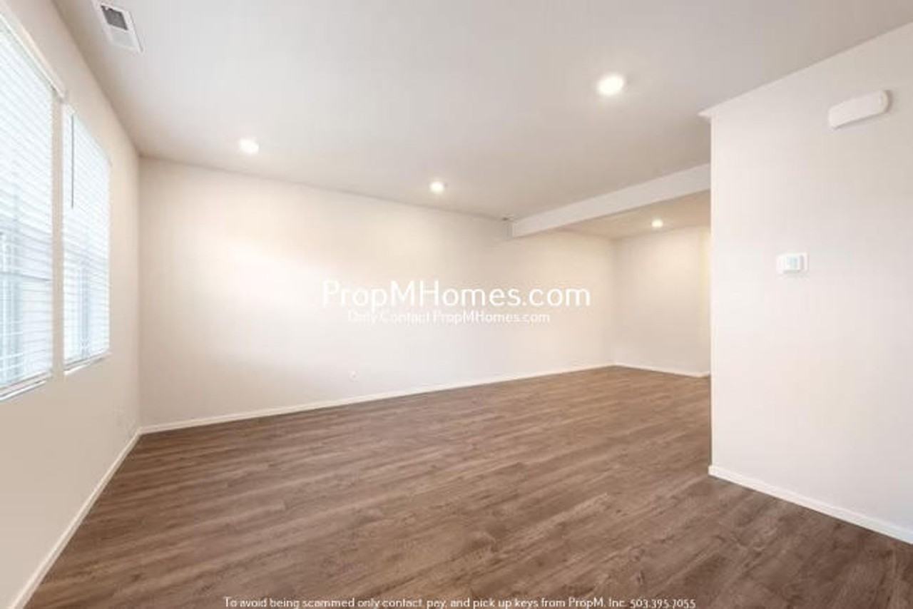 884 N 18th Ave - Photo 3 of 19