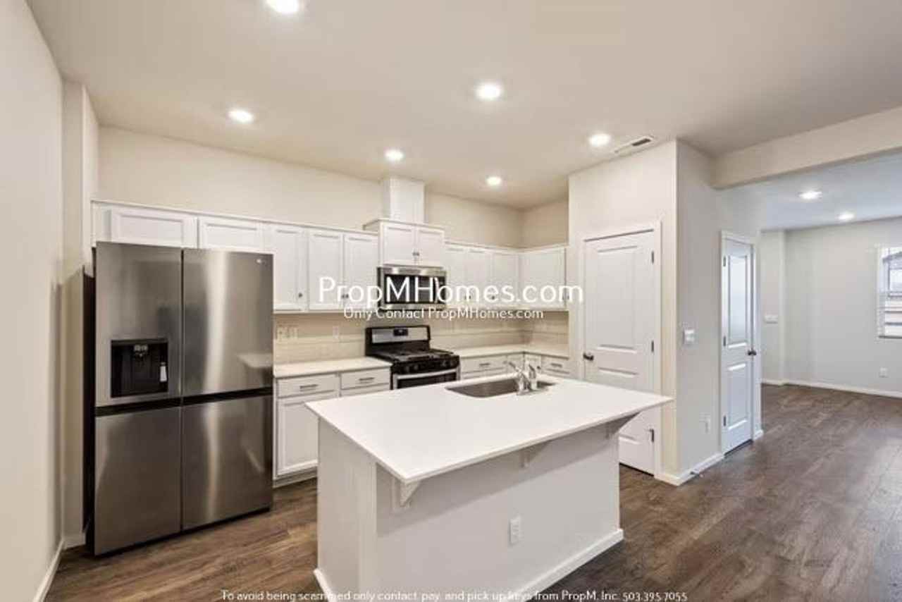 884 N 18th Ave - Photo 5 of 19