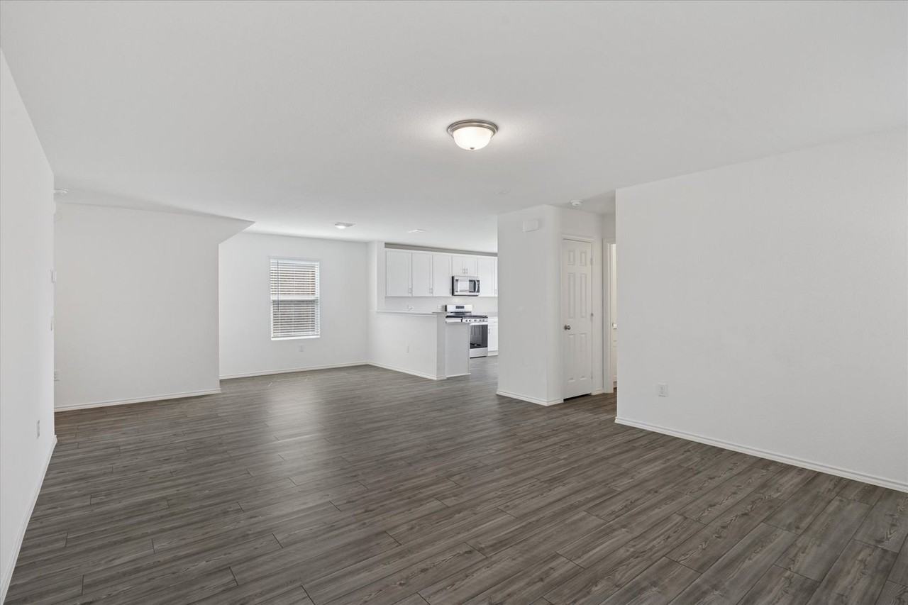 14020 Earlham St - Photo 4 of 25