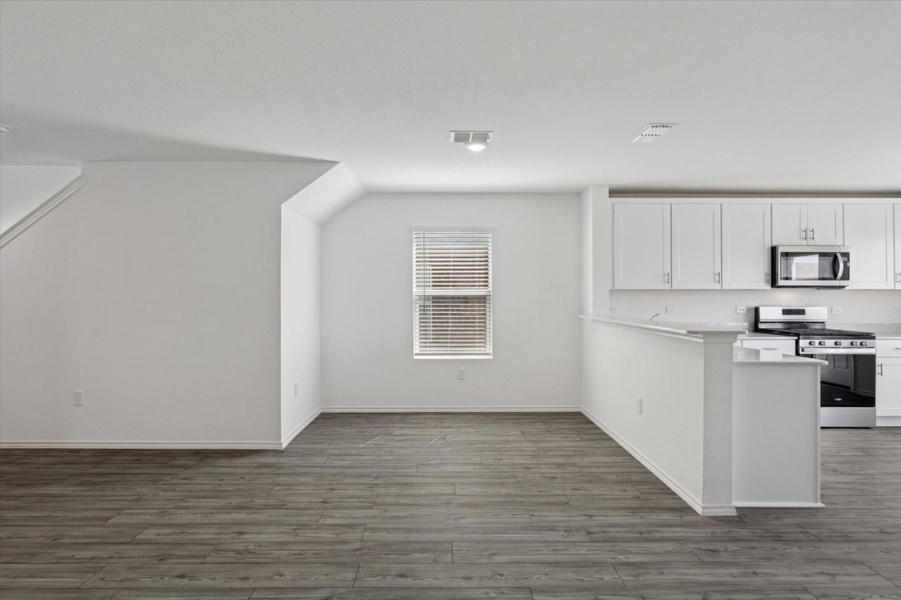 14020 Earlham St - Photo 5 of 25