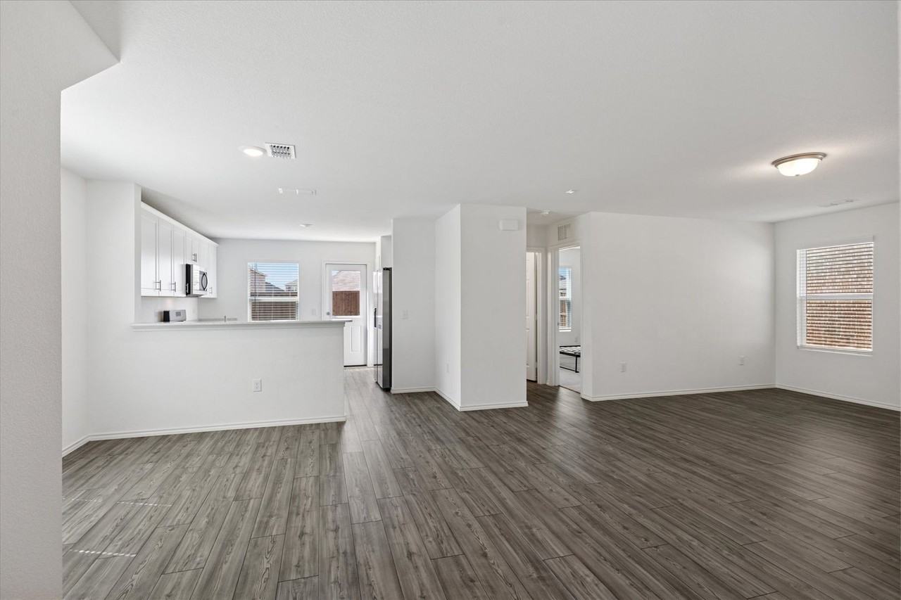 14020 Earlham St - Photo 6 of 25