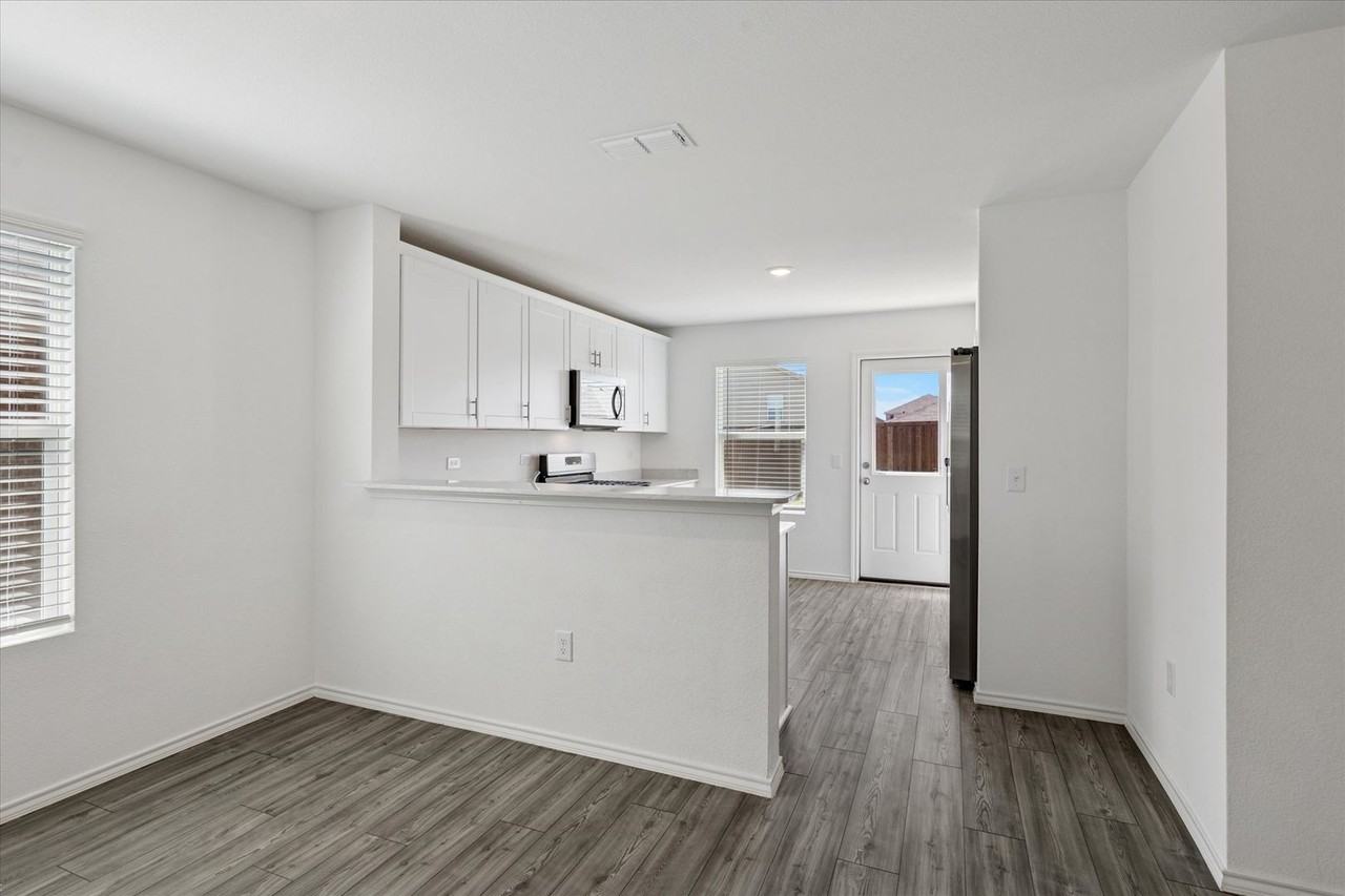 14020 Earlham St - Photo 7 of 25