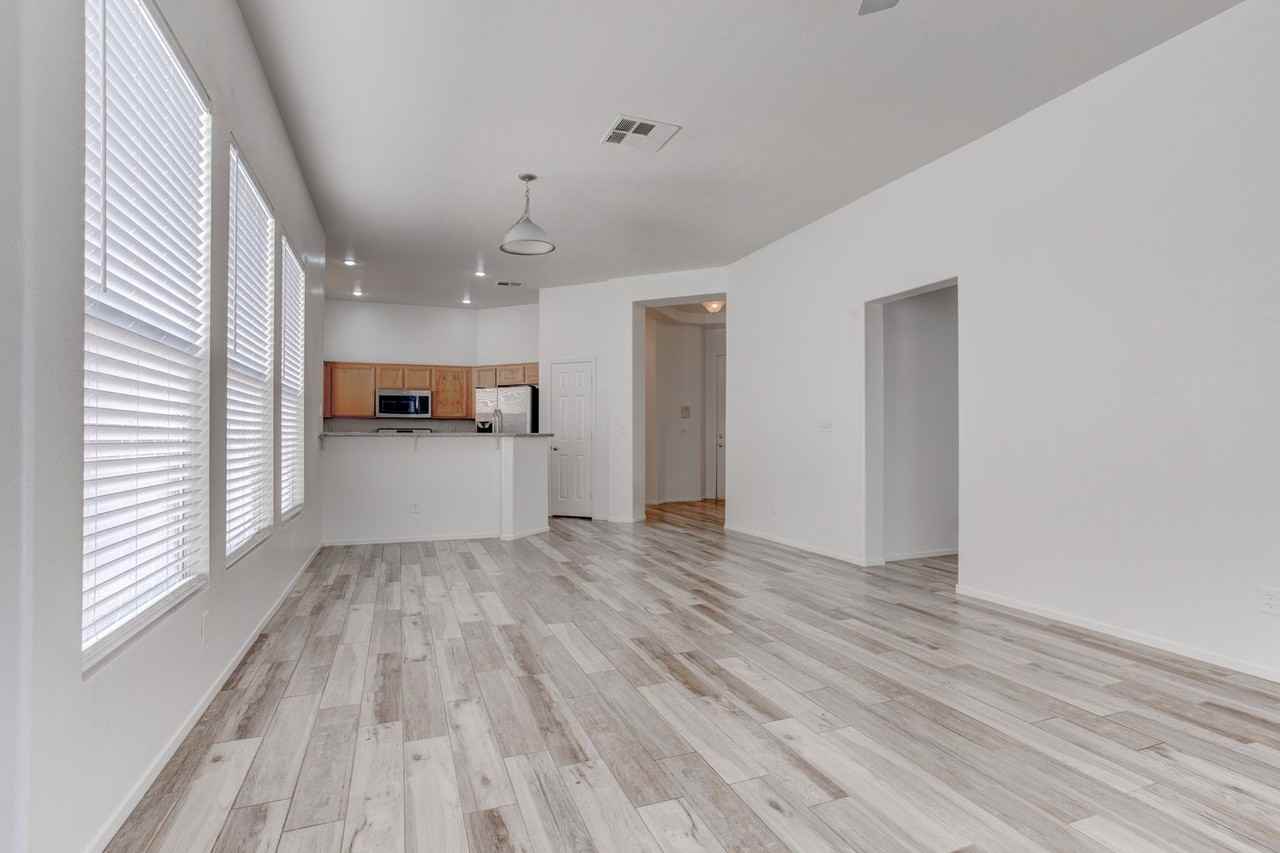 161 Greenwich Village Ave - Photo 4 of 32