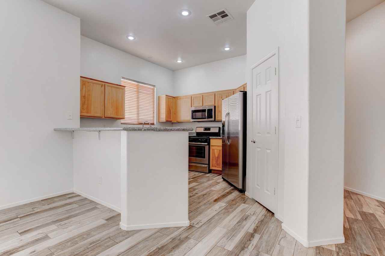 161 Greenwich Village Ave - Photo 7 of 32