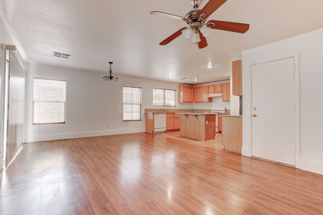 1195 Sweet Orange St - Photo 3 of 35