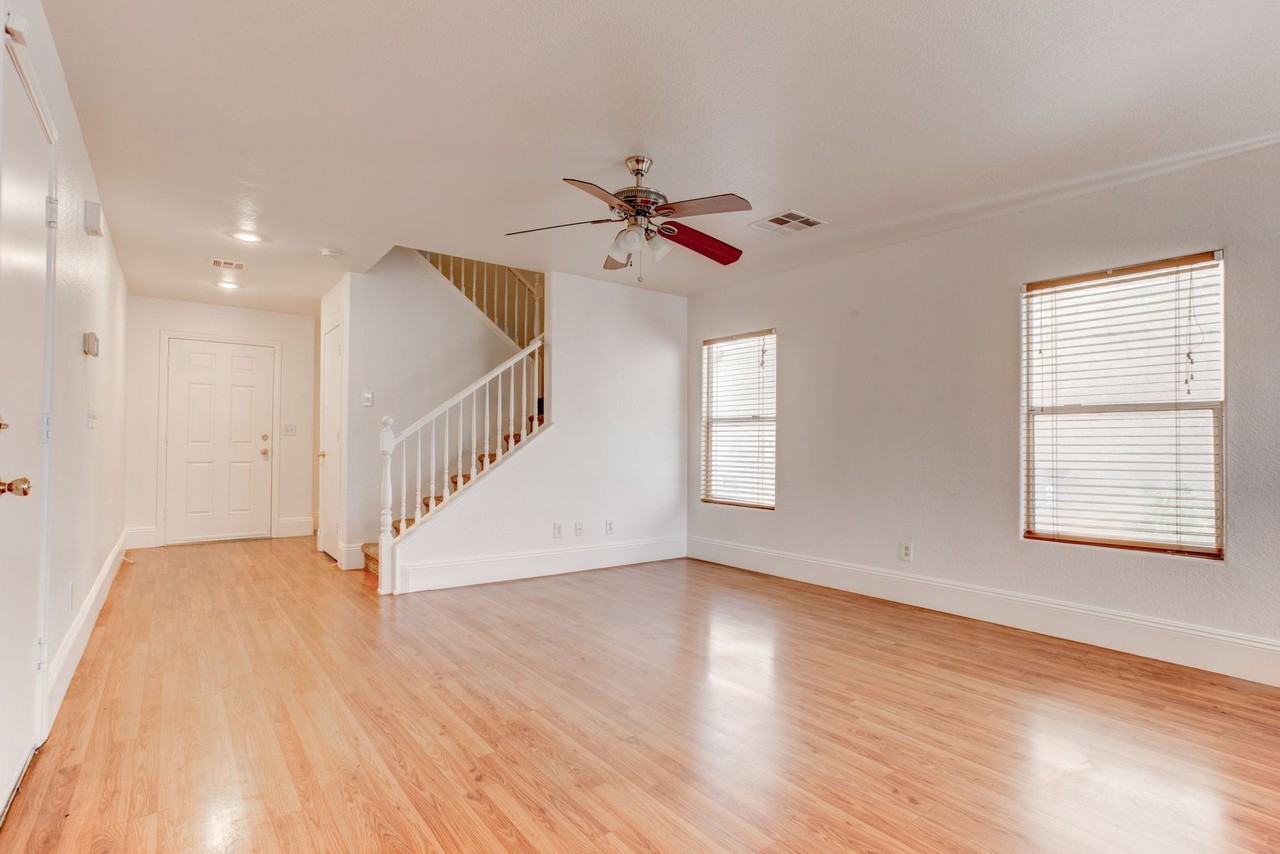 1195 Sweet Orange St - Photo 7 of 35