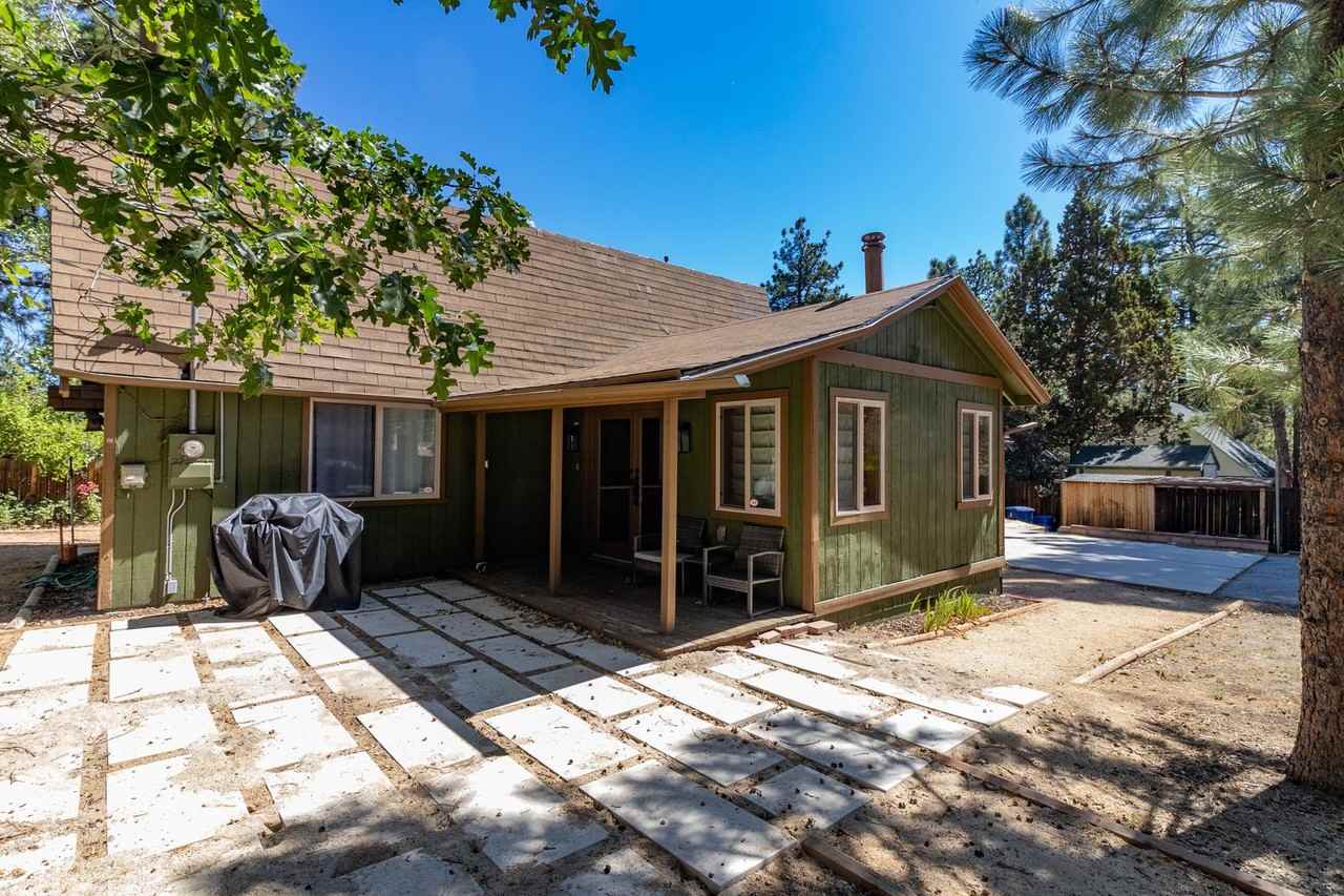 561 Los Angeles Ave - Photo 2 of 21