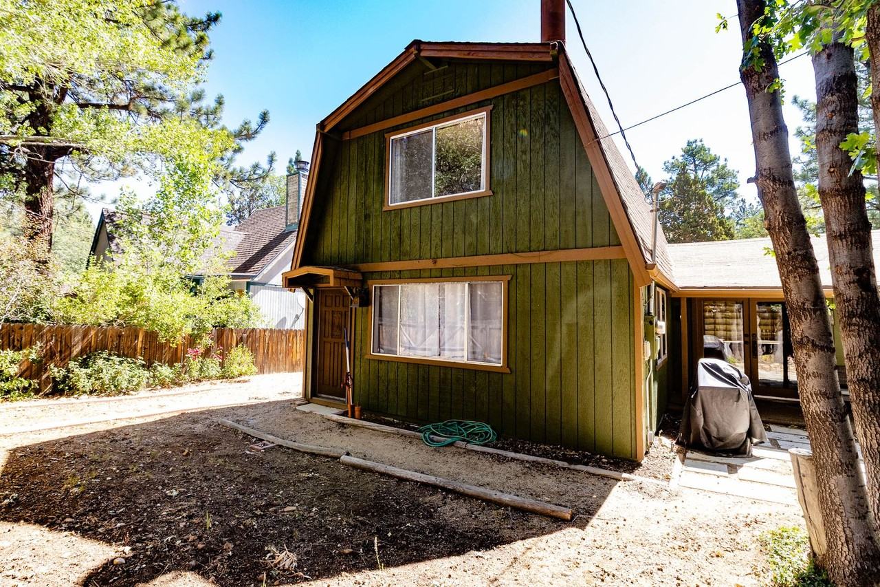 561 Los Angeles Ave - Photo 3 of 21