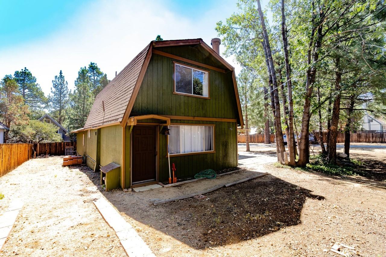 561 Los Angeles Ave - Photo 4 of 21