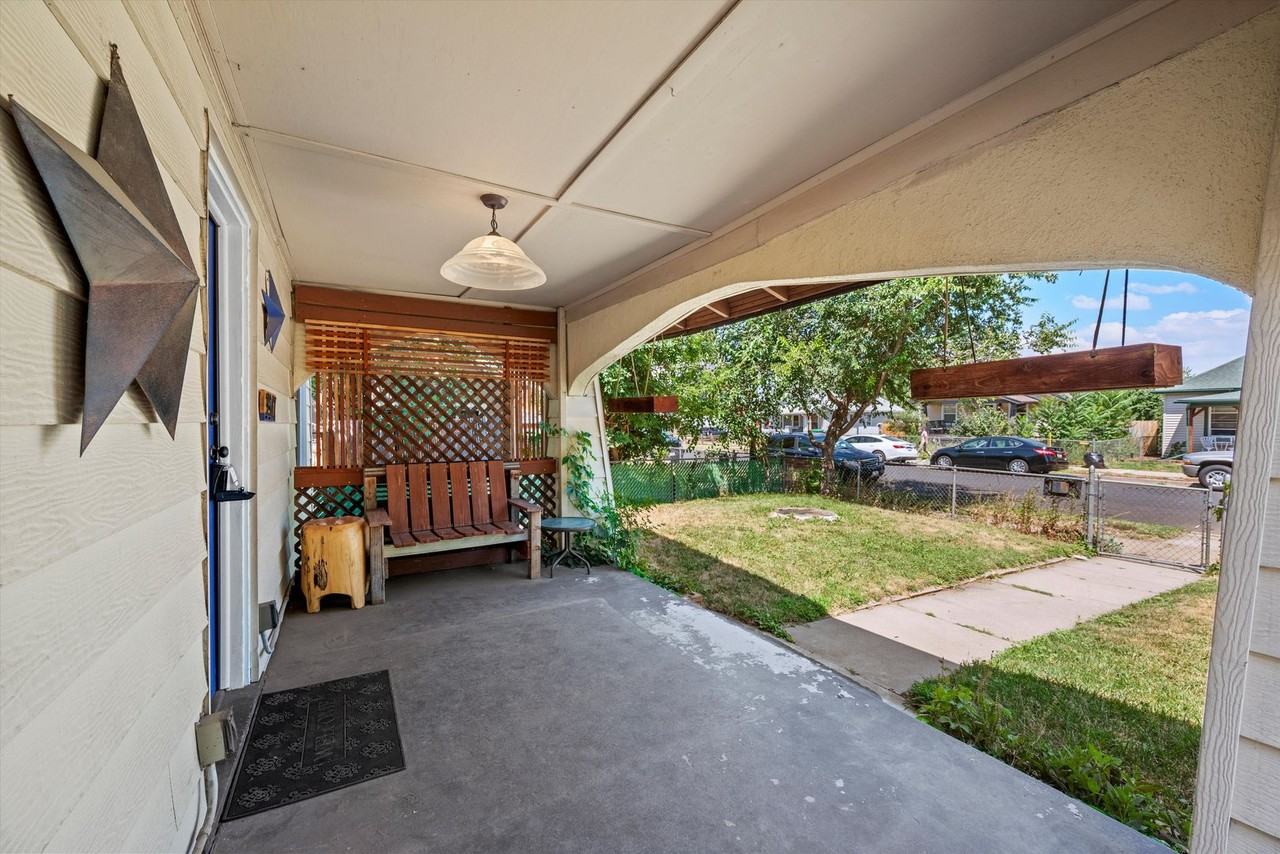 3917 S Acoma St - Photo 3 of 23