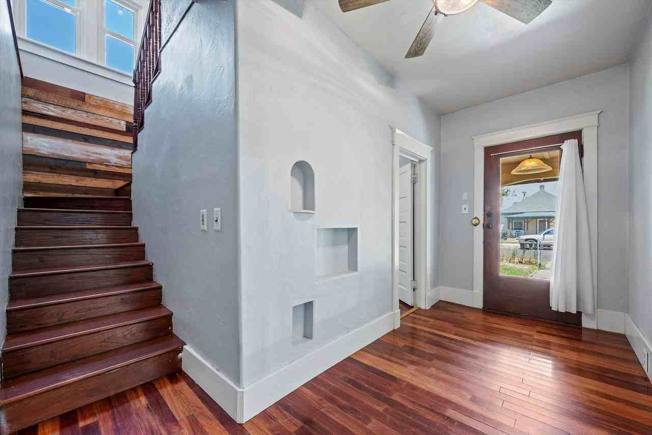 3917 S Acoma St - Photo 4 of 23