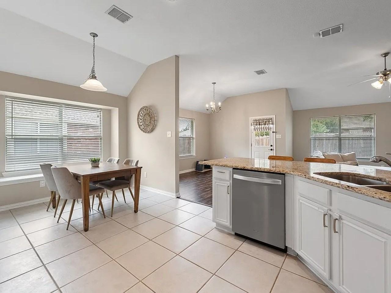 3205 Chesington Dr - Photo 3 of 13