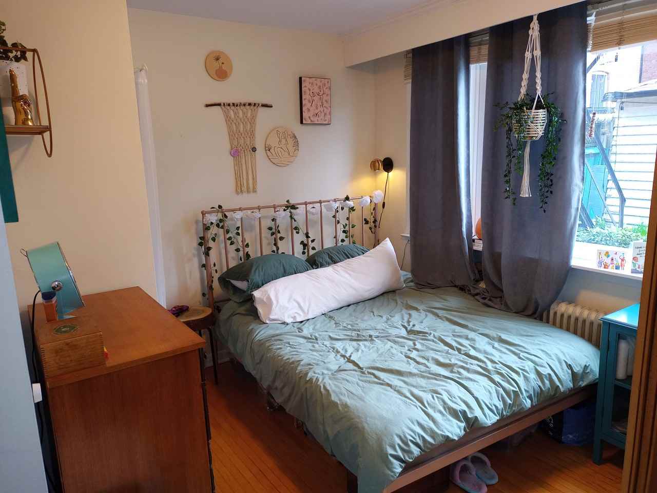 2217 Dundas Street West - Photo 7 of 11