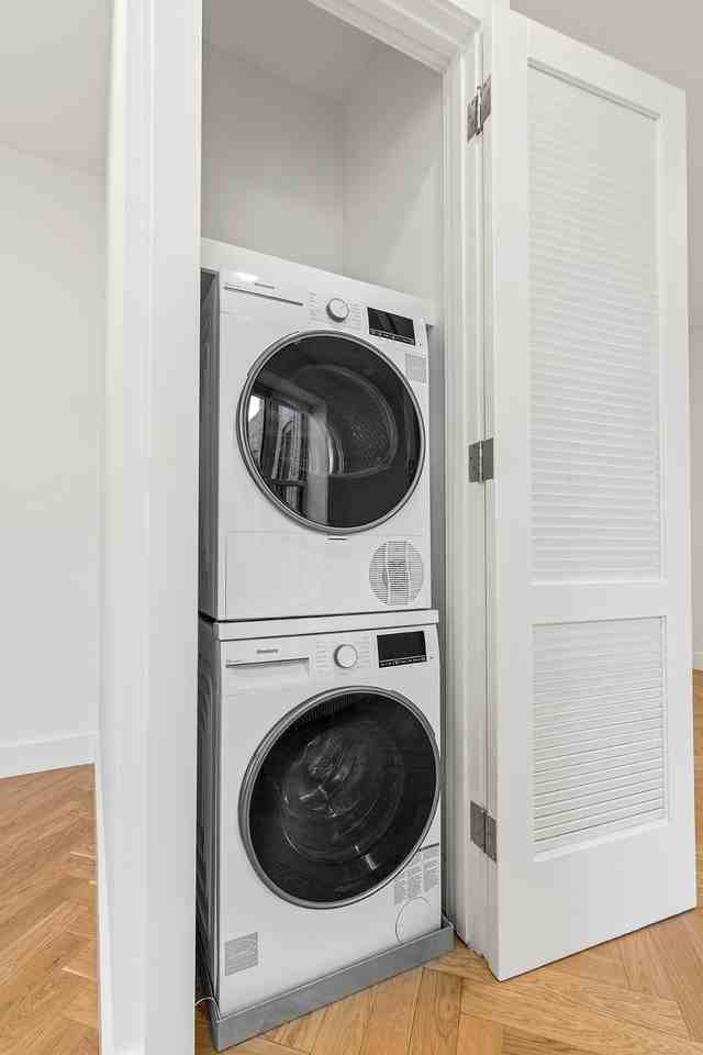 415 Washington Avenue - Photo 4 of 9