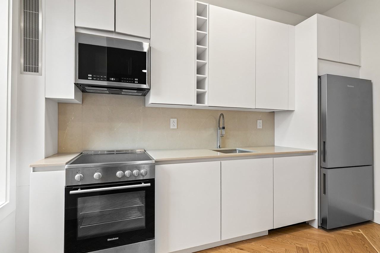 415 Washington Avenue - Photo 5 of 9