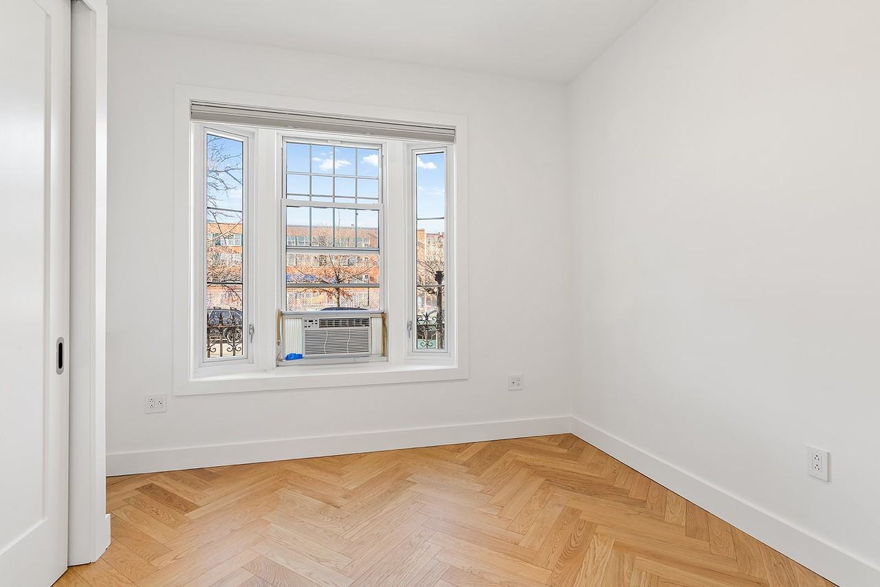 415 Washington Avenue - Photo 6 of 9