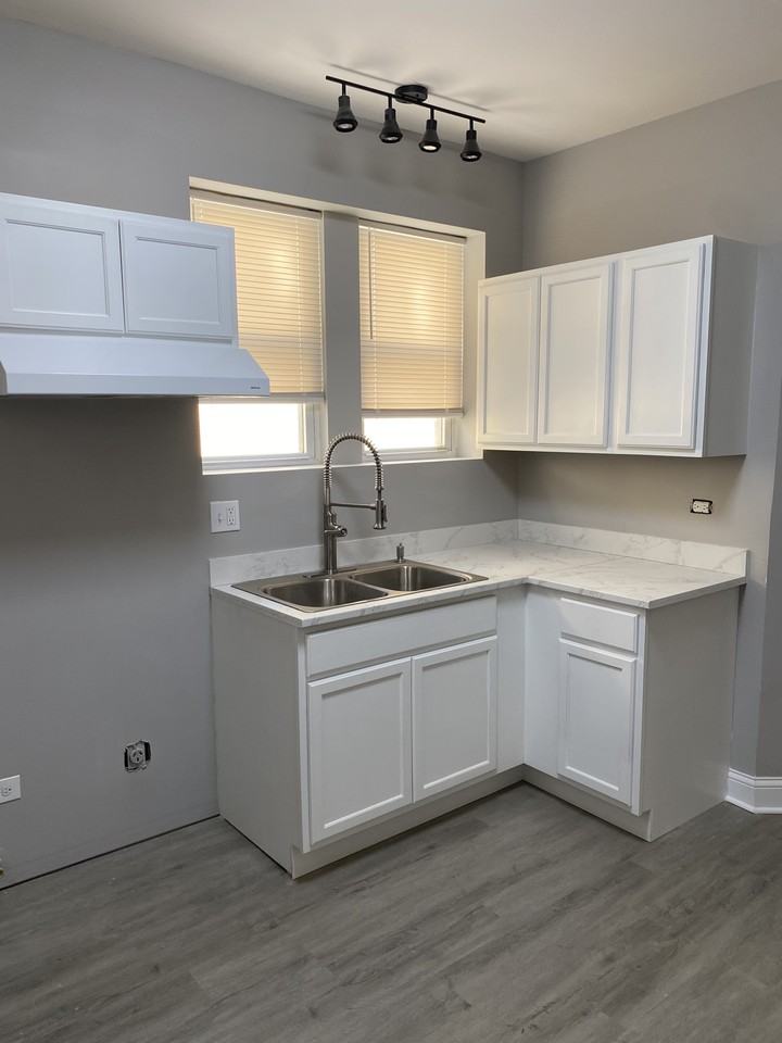 7836 South East End Avenue - Photo 5 of 10