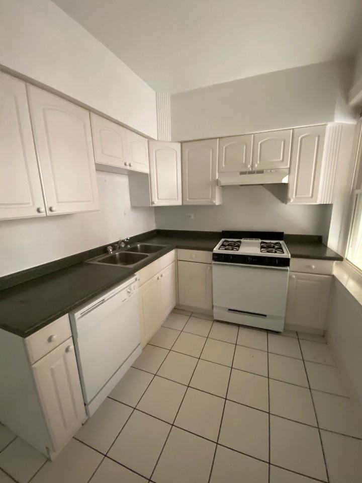 800 Seward Street #1 - Photo 4 of 18