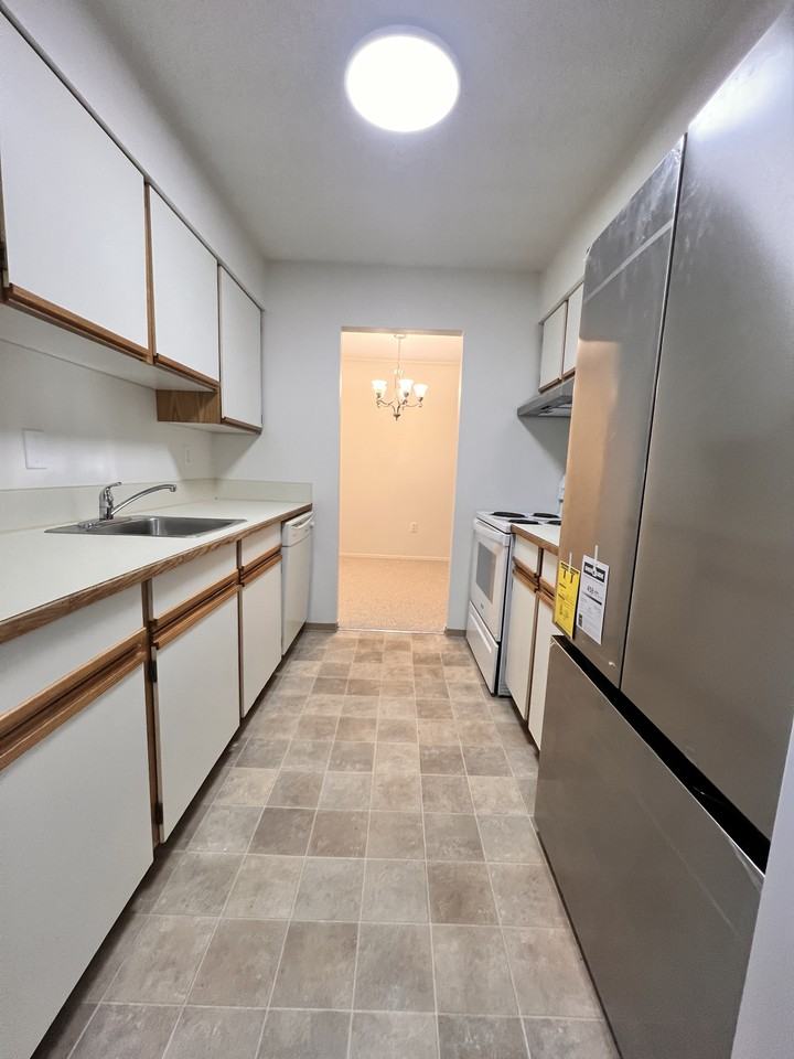 1001 Ridgeway Ave - Photo 5 of 12