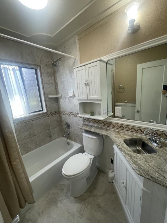 2145 Lombard St - Photo 4 of 25