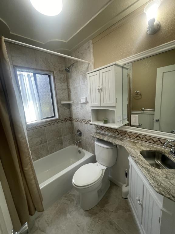 2145 Lombard St - Photo 5 of 25