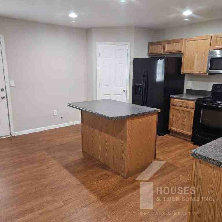 517A Fairview Rd - Photo 3 of 19