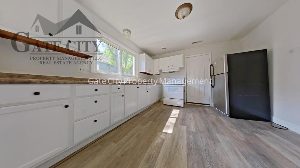 1903 Apex Pl - Photo 2 of 7