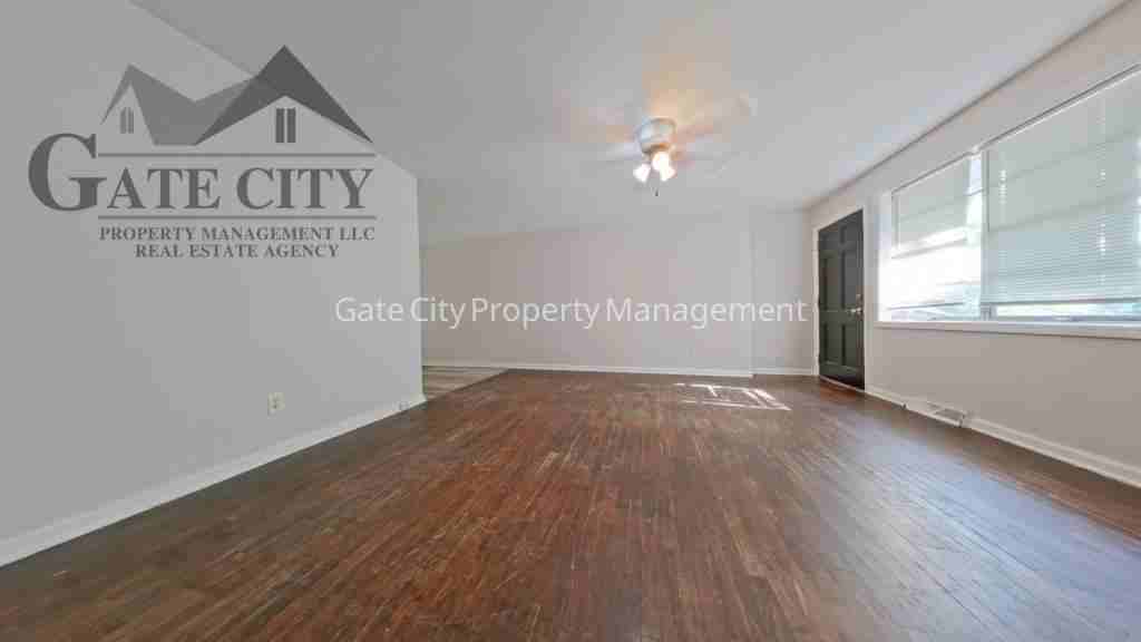2021 Maywood St Apt E - Photo 4 of 7