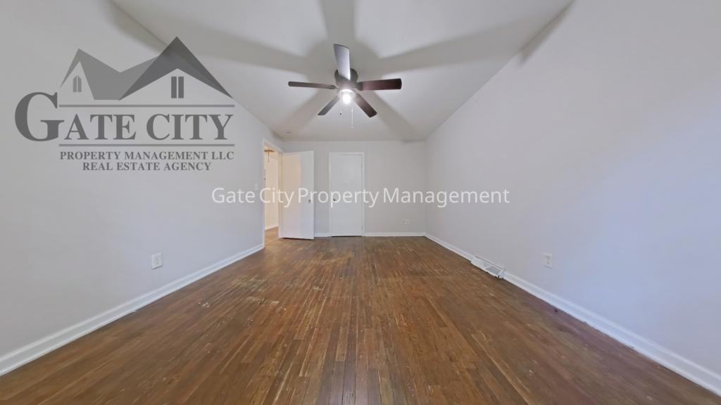 2021 Maywood St Apt E - Photo 5 of 7