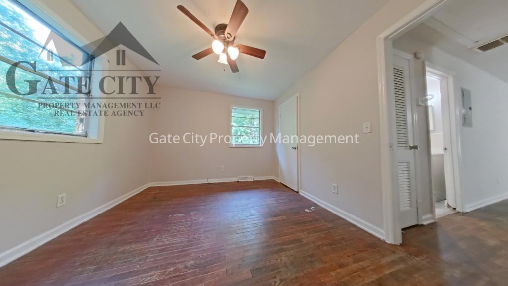 2021 Maywood St Apt E - Photo 6 of 7