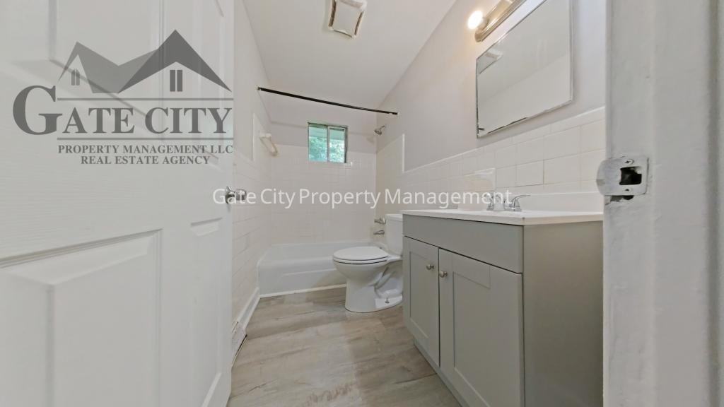 2021 Maywood St Apt E - Photo 7 of 7