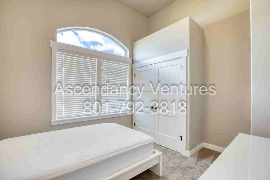 1177 N 640 E - Photo 3 of 16