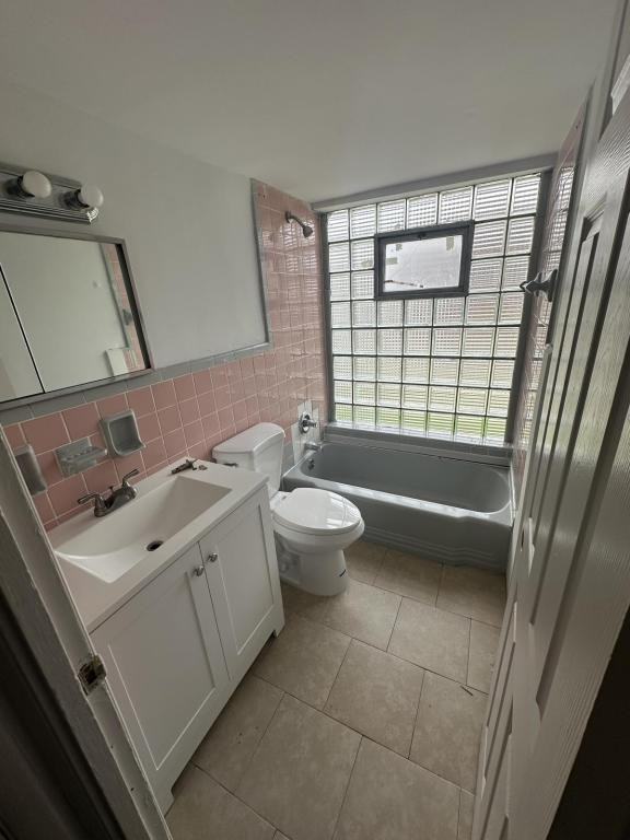 7126 Ohio Ave - Photo 4 of 11