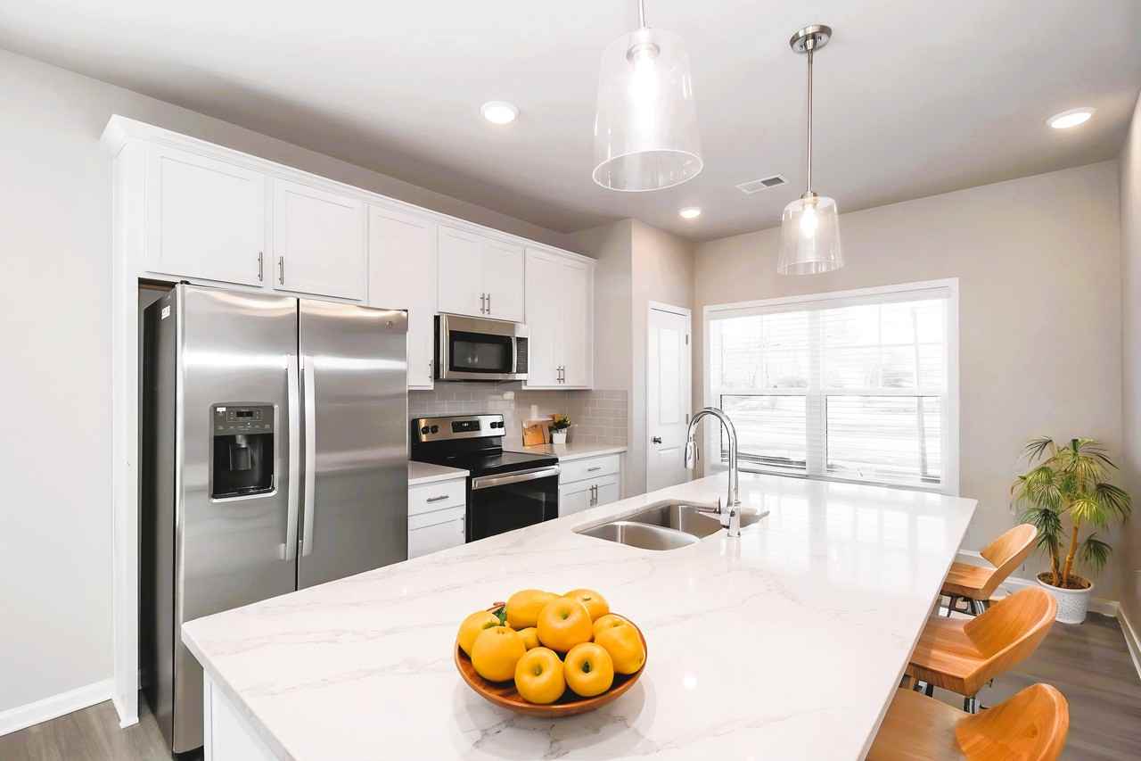 616 616 Elliston Pl - Photo 2 of 28
