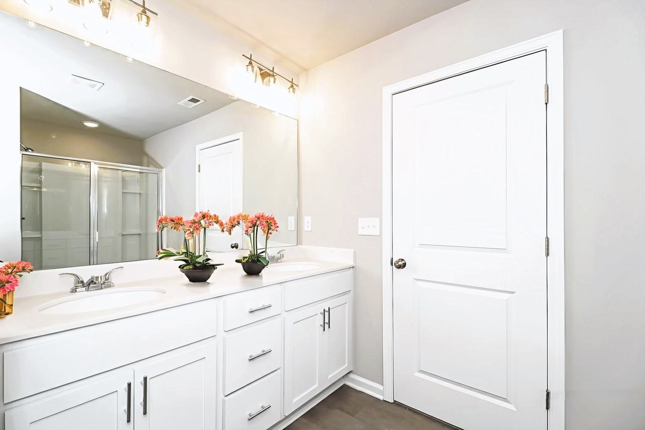 616 616 Elliston Pl - Photo 5 of 28