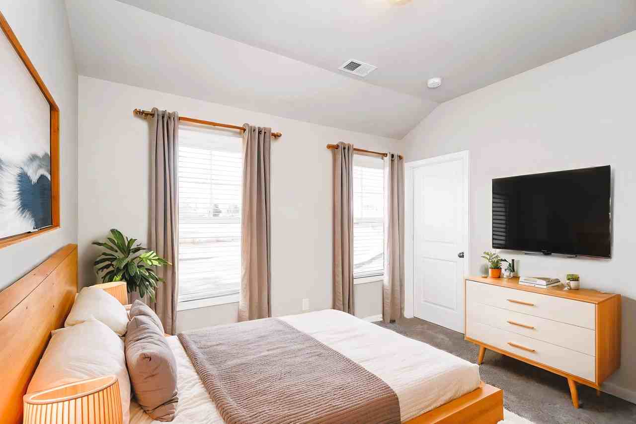 616 616 Elliston Pl - Photo 6 of 28