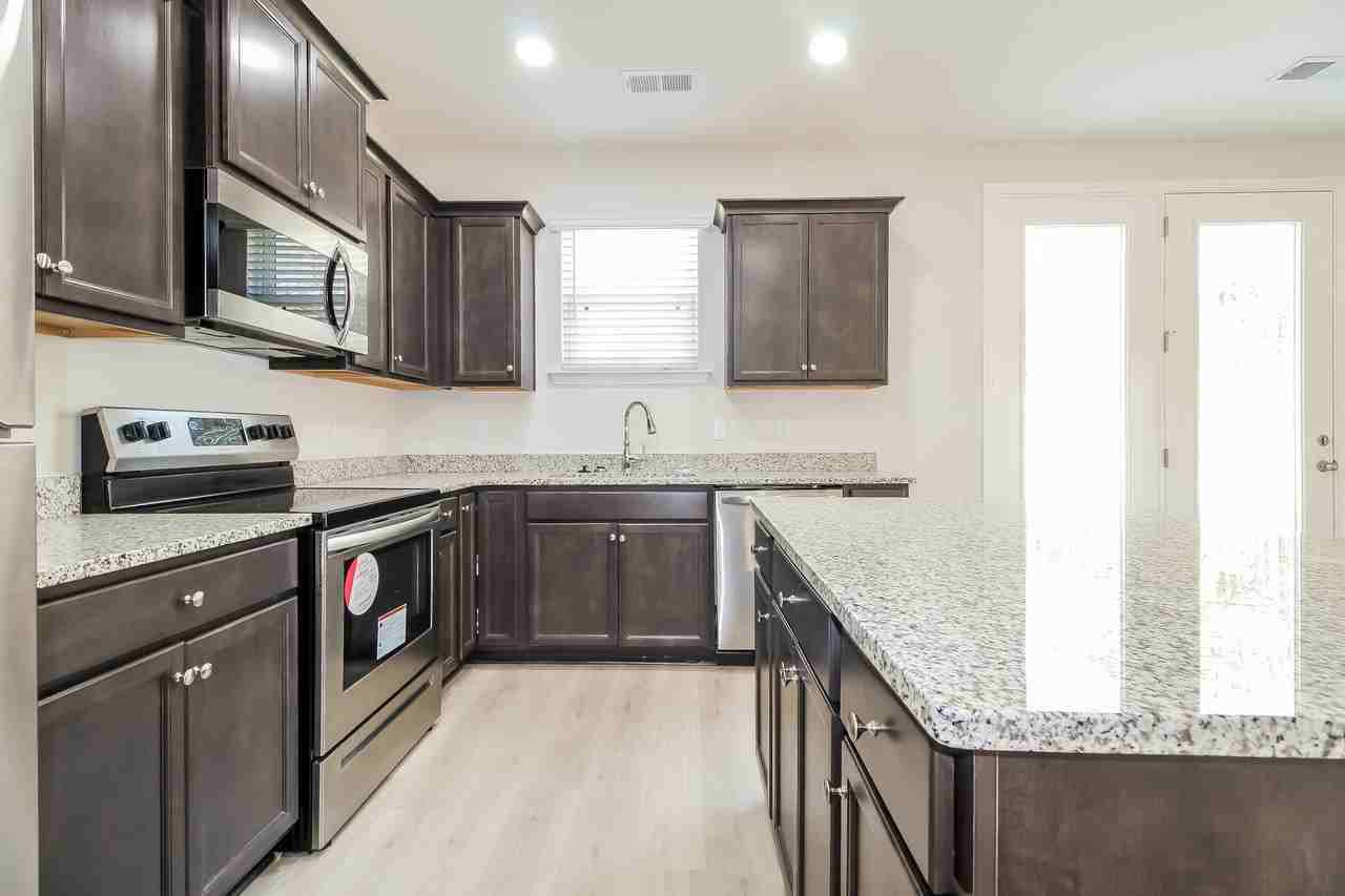 313 Woodgate Way - Photo 7 of 16