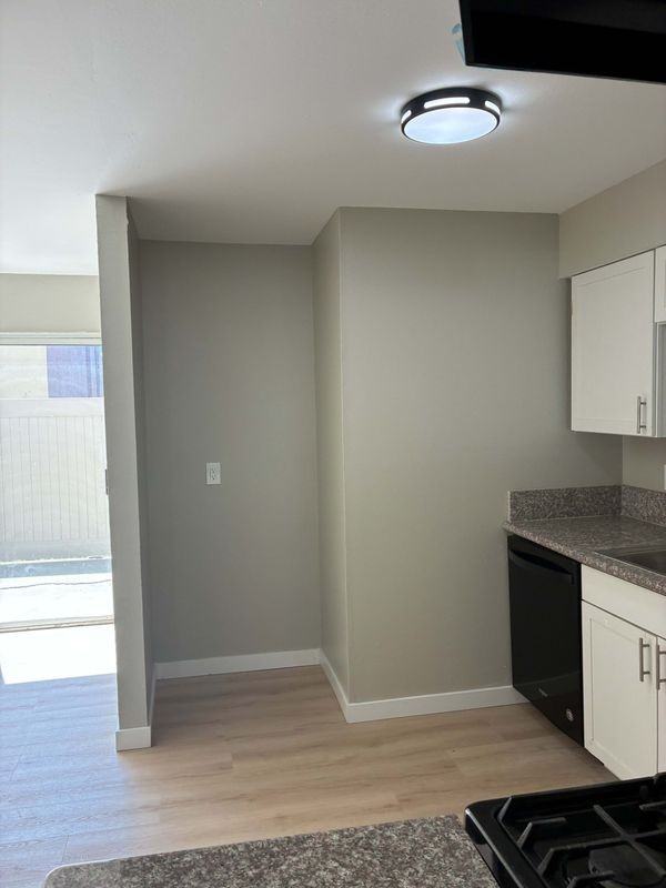 135 Cook St - Photo 5 of 16