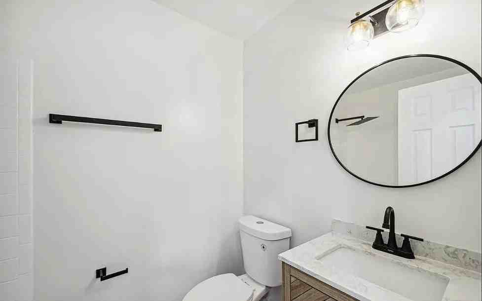 10611 Campus Way S - Photo 3 of 22