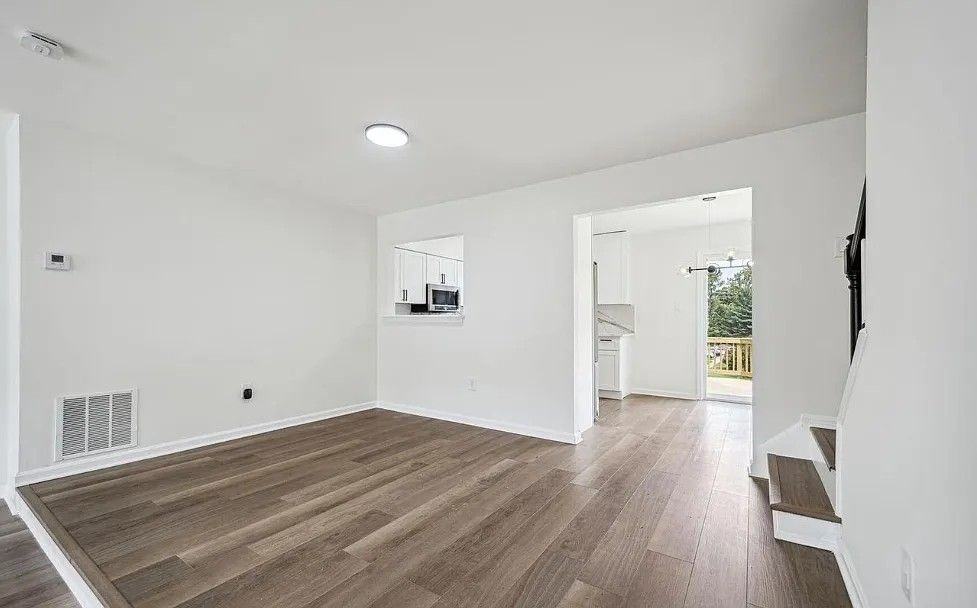 10611 Campus Way S - Photo 4 of 22