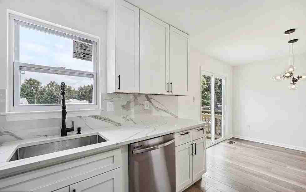 10611 Campus Way S - Photo 6 of 22