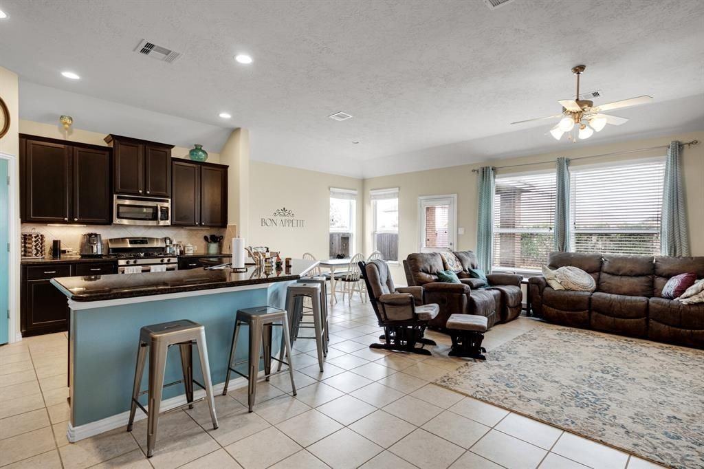 3058 Winterberry Ln - Photo 3 of 29