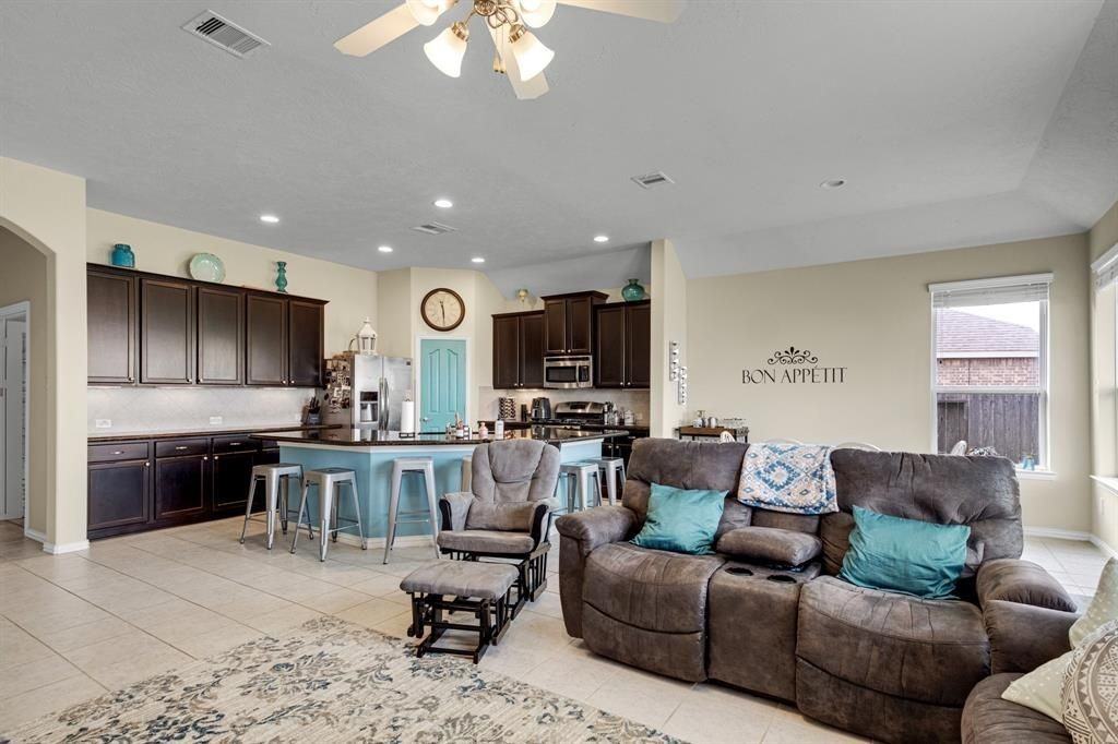 3058 Winterberry Ln - Photo 4 of 29
