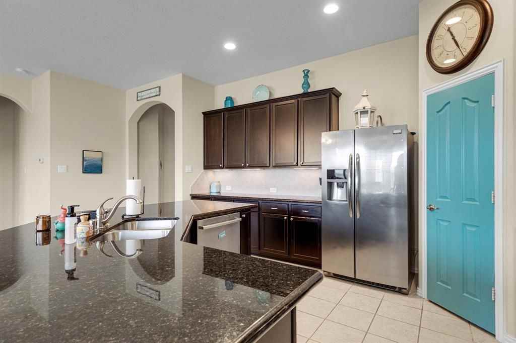 3058 Winterberry Ln - Photo 7 of 29