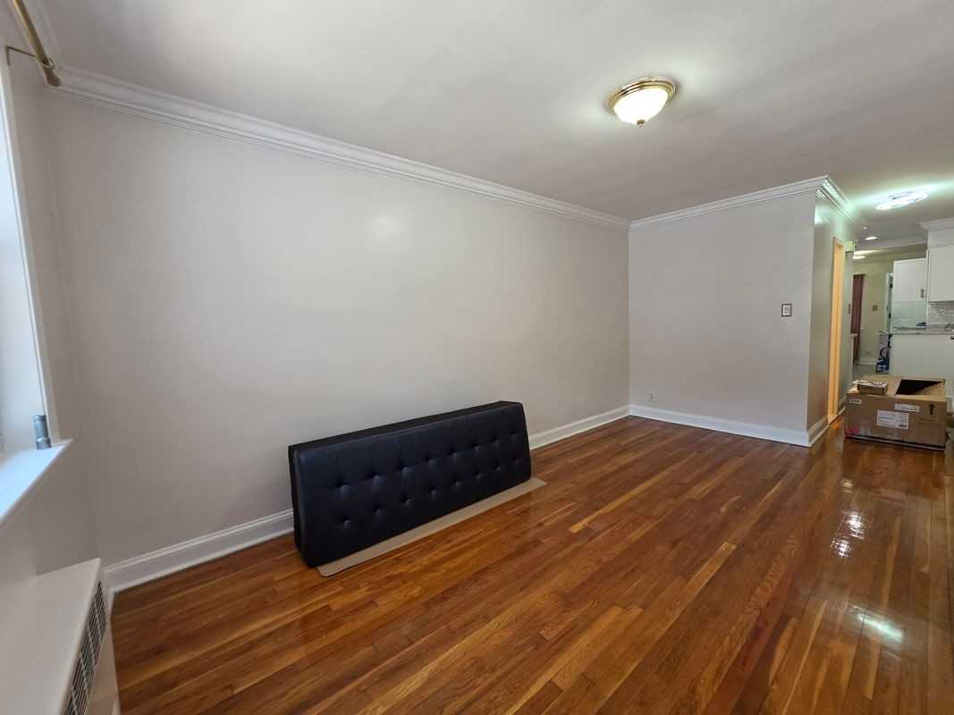 2052 E 60th St - Photo 2 of 9