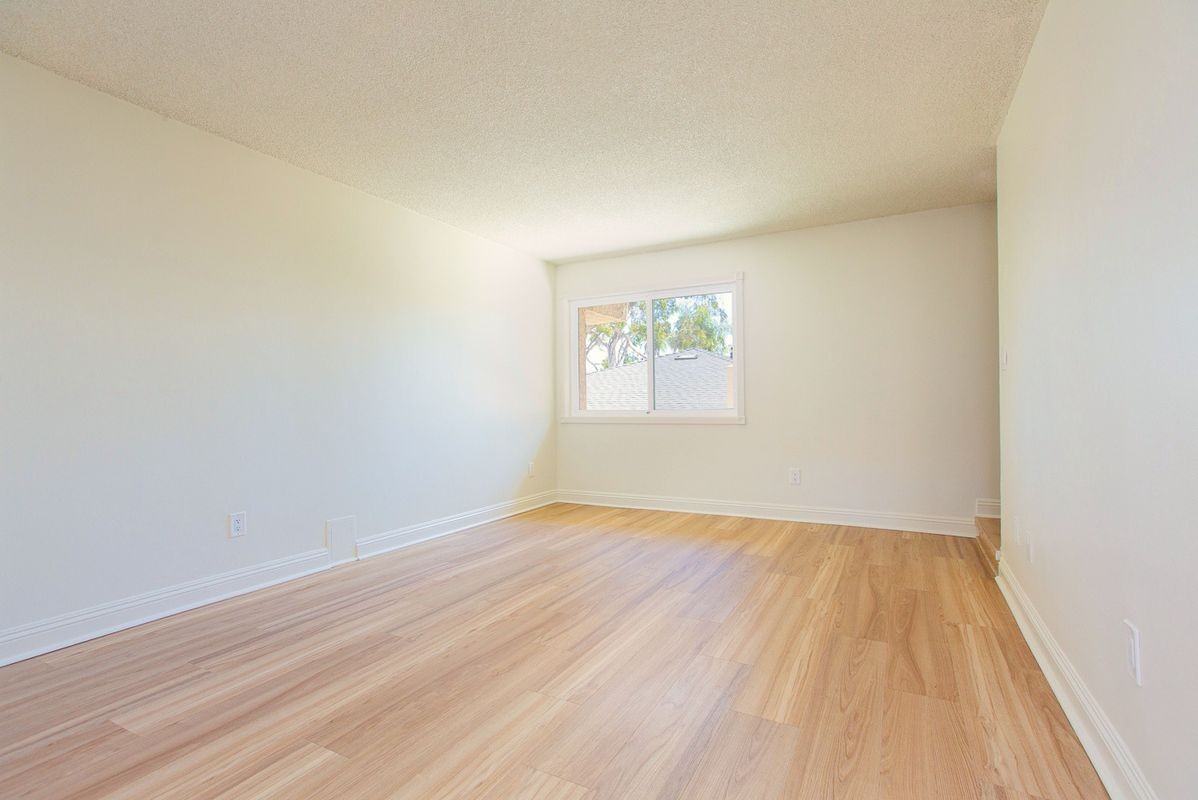 2320 Clark Ln - Photo 3 of 23